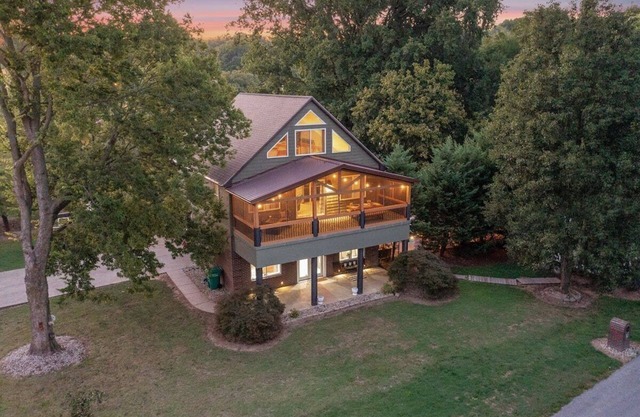 Rock and Roll River House