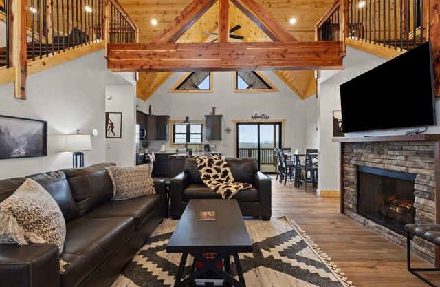 Rock Point - Million $ View, Private, Hot Tub, Lux