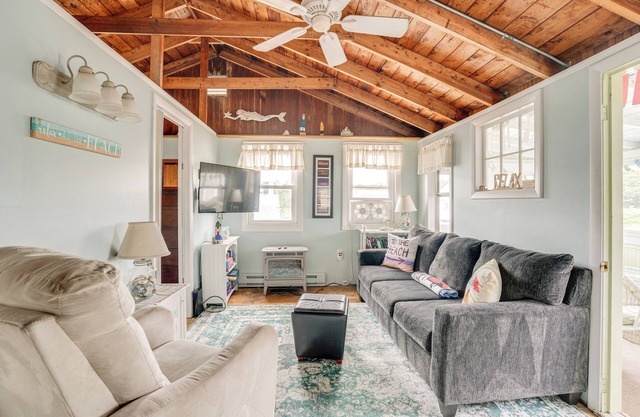 Rockport Cottage w/Patio - Steps to Beach!