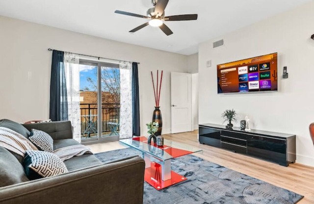 Rockstar - 2 Bed 1BR Prime Central Location
