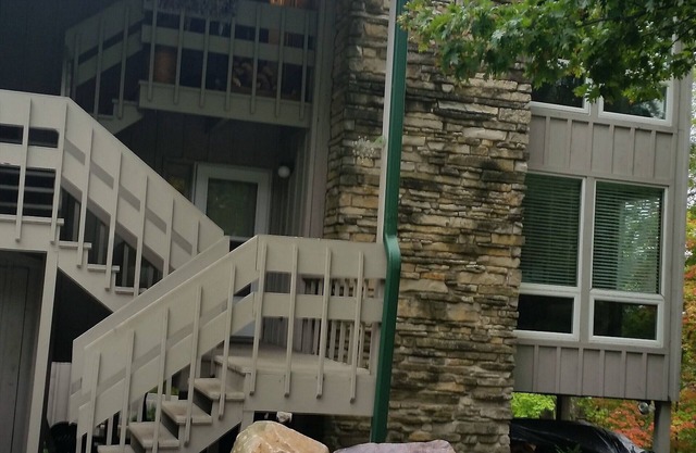 Rocky Glen Condo - forest nest on Baraboo bluff