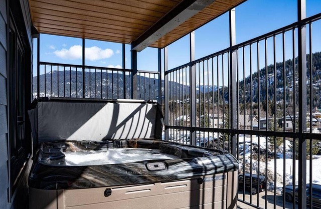 Rocky Ridge Getaway - Modern Getaway in Revelstoke