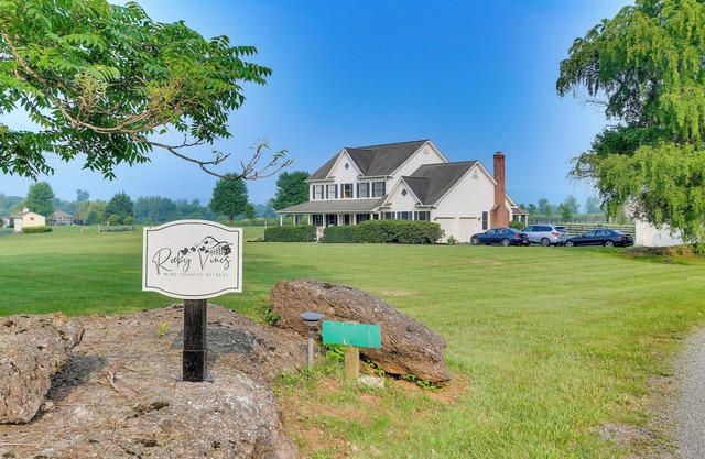 Rocky Vines Wine Country Retreat w/Fire Pit