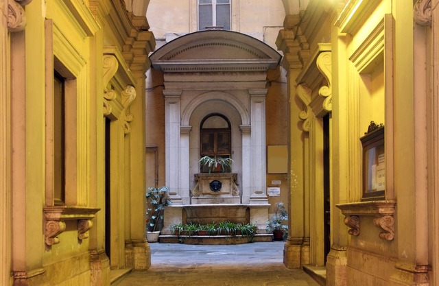 Roma Central Guest House
