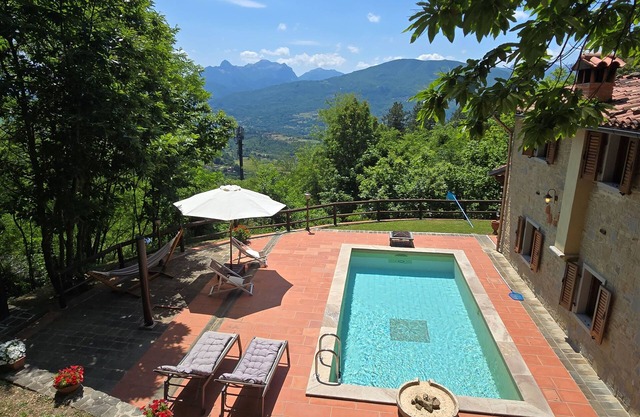 Romantic Tuscany villa with private pool in stunning location, complete privacy.