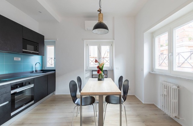 Roman Residenza: Bright, Quiet, Modern Apt. in Central Rome.