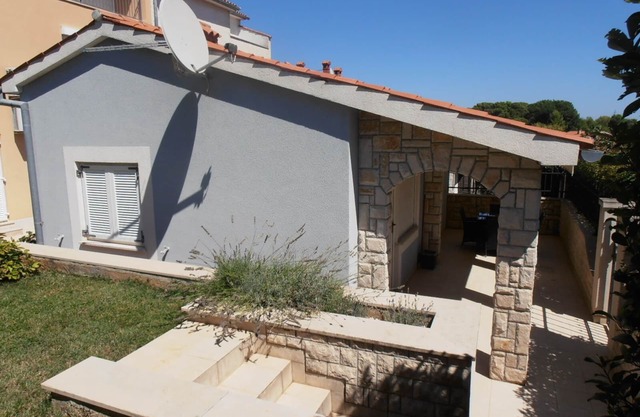 Romantic Apartment in a Detached House with Private Entrance