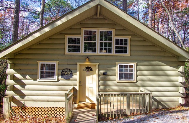 Romantic Cabin Near Helen Hot Tub + Outdoor TV