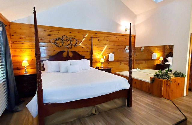 Romantic, country cabin for two with oversize jetted tub