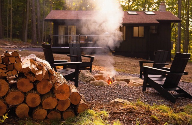 Romantic Cozy Cabin, fire place, grill, relax, small groups of friends, family