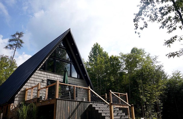 Romantic Escapes in this Stunning A-Frame in North Carolina with Access to a Private Hot Tub and Fire Pit