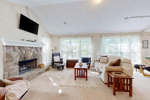 Romantic Lake Retreat