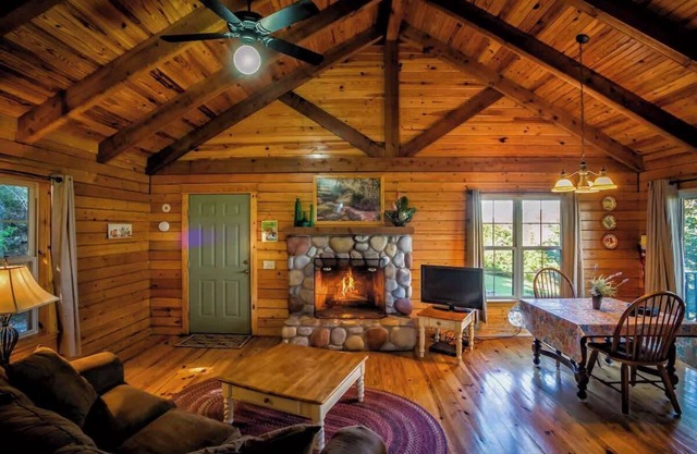 Romantic Lake View Cabin