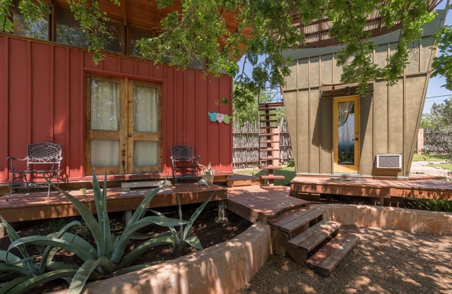 Romantic Lakefront Cabin on Magical Retreat Property: Massage, Kayaks, SUP, Yoga