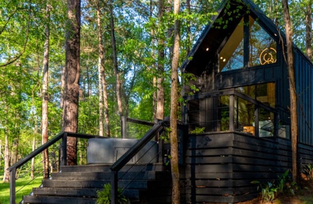 Romantic Lakeside Retreat | Hot Tub & Fire Pit