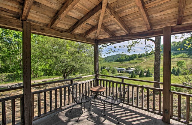 Romantic Log Cabin Escape on Delfosse Winery!