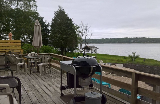 Romantic Orleans Waterfront Cottage!