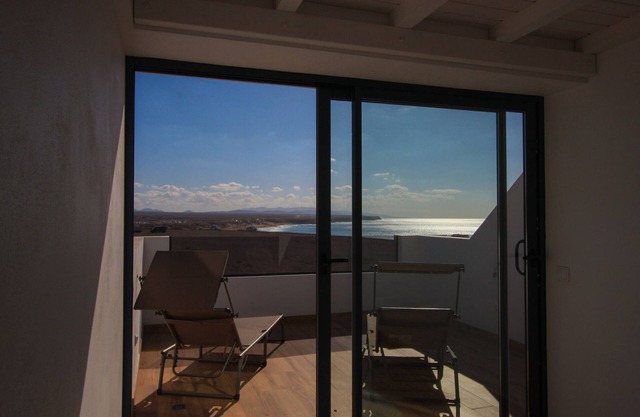 Romantic Penthouse , breathtaking ocean views, beachfront