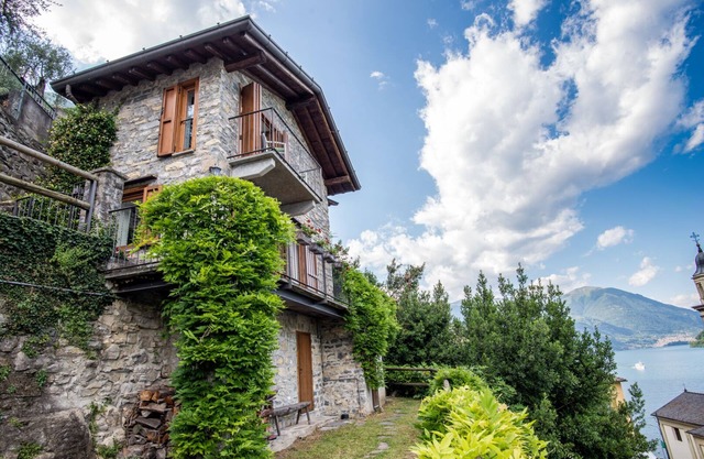 Romantic Private Lake Como Cottage with breathtaking 180-degree lake view