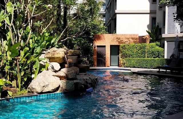 Romantic quiet complex/Condo 5 minutes from airport and beach