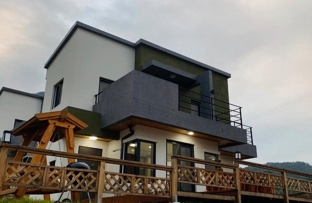 Romantic Sketch Pension