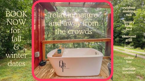 Romantic spot! Huge deck with outdoor soaking tub