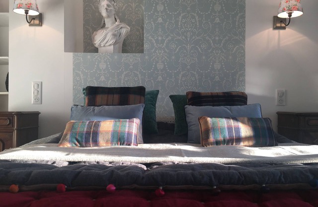 Romantic villa in Dordogne, air-conditioned, private heated pool, king size bed