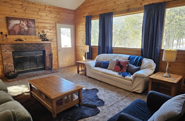 Romley Cabin at Deer Valley with geothermal pool & more! Family & Pet Friendly