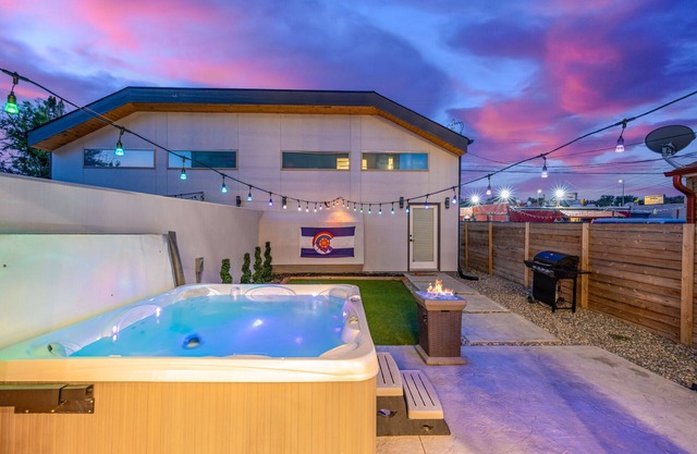 Roof Top Patio, Hot Tub, & Minutes from Downtown!