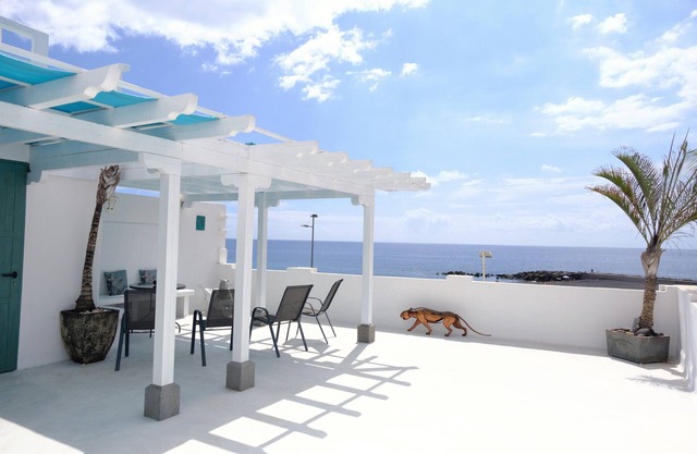 Rooftop Dreamhouse - 3BR with Seaviews