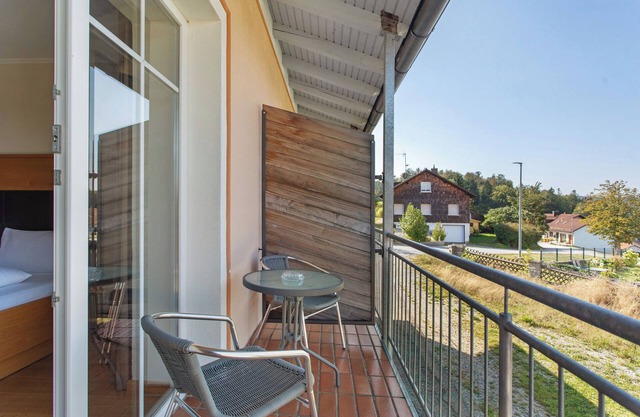 Room 15 - Double room with sofa bed with mountain view, shared terrace and Wi-Fi