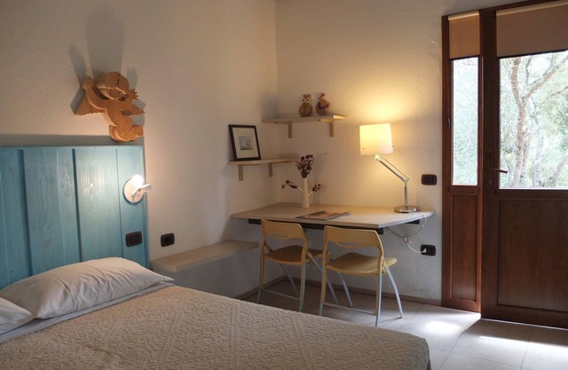 Room 'Angelo' with Shared Pool, Private Terrace and Air Conditioning