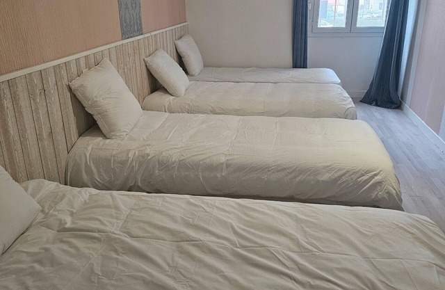 Room 'Chambre 7' with Shared Terrace, Wi-Fi and Air Conditioning