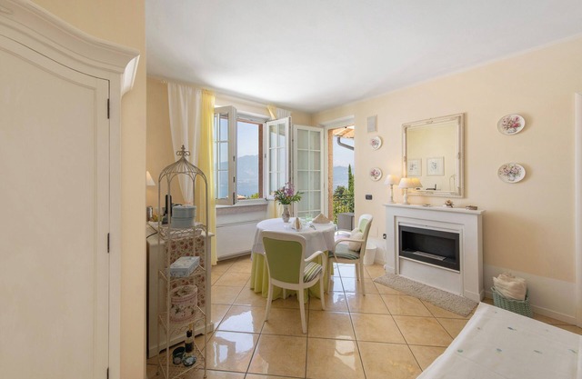 Room 'Gemme Suite Bb' with Lake View, Balcony and Wi-Fi