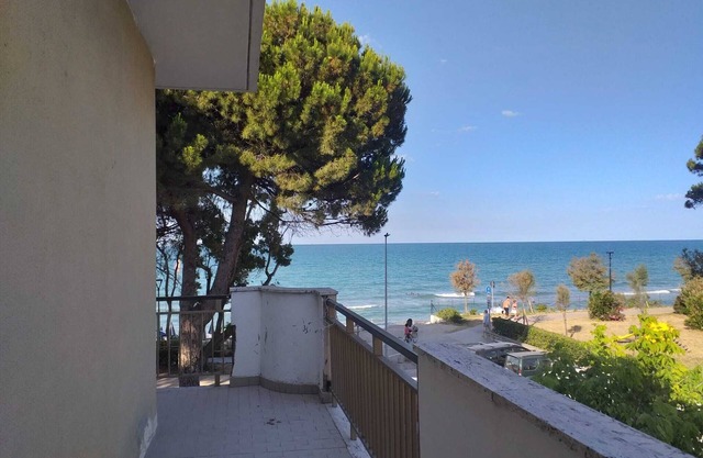 Room in B&B - Spacious Triple Room a Stones Throw From the sea