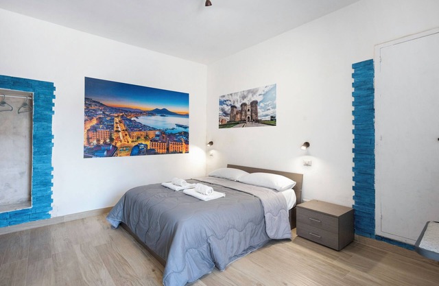 Room 'Napoli Con Vista Vesuvio' with Mountain View, Wi-Fi and Air Conditioning