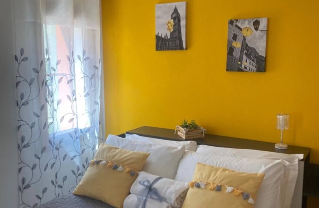 Room 'Sole Con Terrazza' with Shared Terrace, Wi-Fi and Air Conditioning