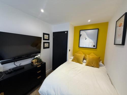 Room with private bathroom in Pocklington