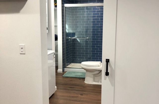 Roomy Oakland Studio near Berkeley, SF