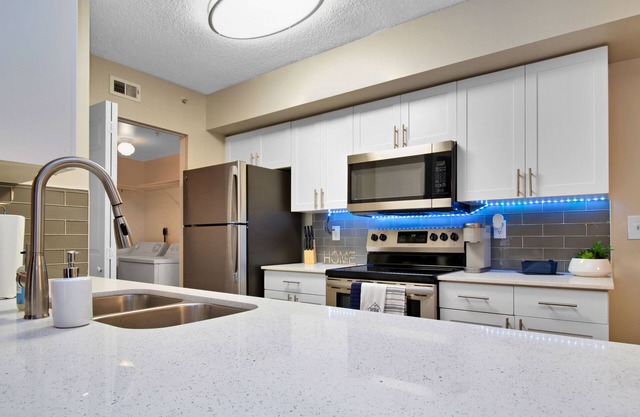 Roomy ocean blue luxury apt spacious living