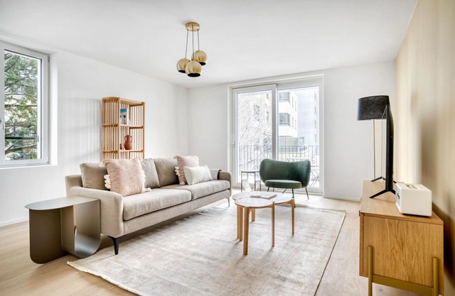 Roomy Wiedikon 2.5 Room w/Storage & W/D, 3 min to Market, by Blueground