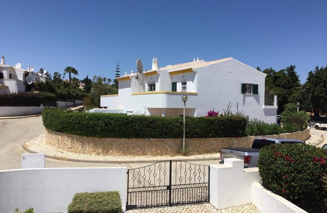 Rosa Floresta - delightful 3-bed townhouse with private pool & aircon