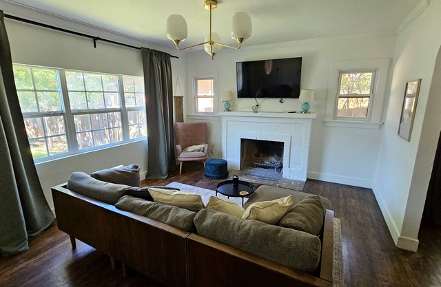 Rose House: Charming, Pet Friendly Urban Cottage