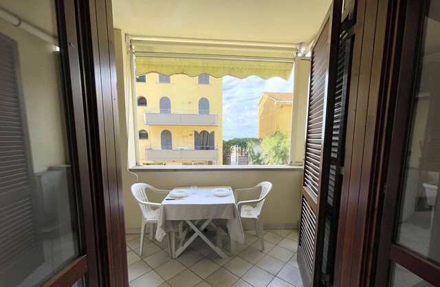 Rosina, 50 metri dal mare con clima e balcone