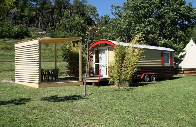 Roulotte 21m2 1 Schlafzimmer + Terrasse halbbedeckt 3 Personen