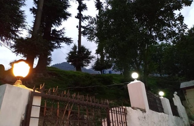 Royal Cottage Hotel & Restaurant