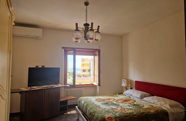 ROYAL HOUSE APPARTMENT DELUXE close to the main services and the sea.