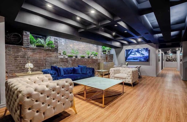 Royal Pair – Downtown MTL Stay