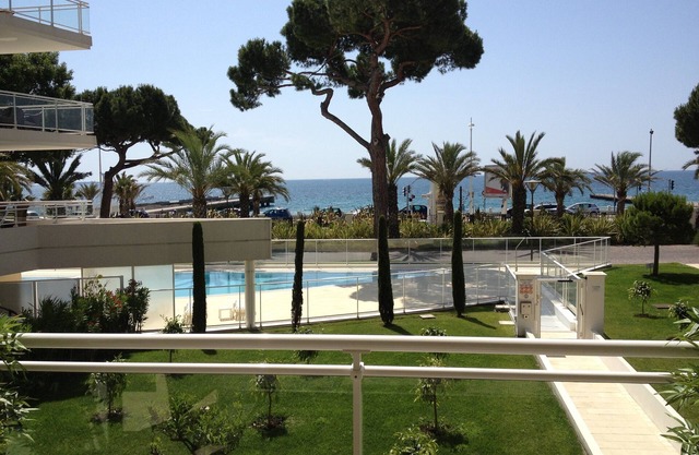 Royal palm with swimming pools: Apartment with terrace, sea and garden view