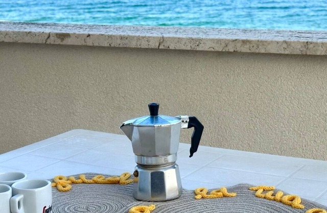 RS321 - Marcelli, three-room apartment facing the sea with beach included